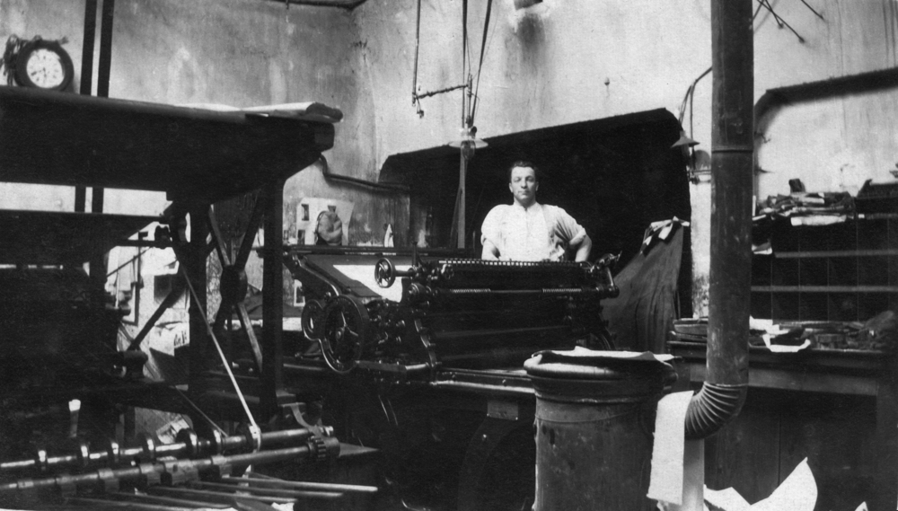 L’imprimerie La Prolétarienne dans les années 1930 (l’imprimeur n’est pas identifié…). © Collection Marie-Paule Pivain.